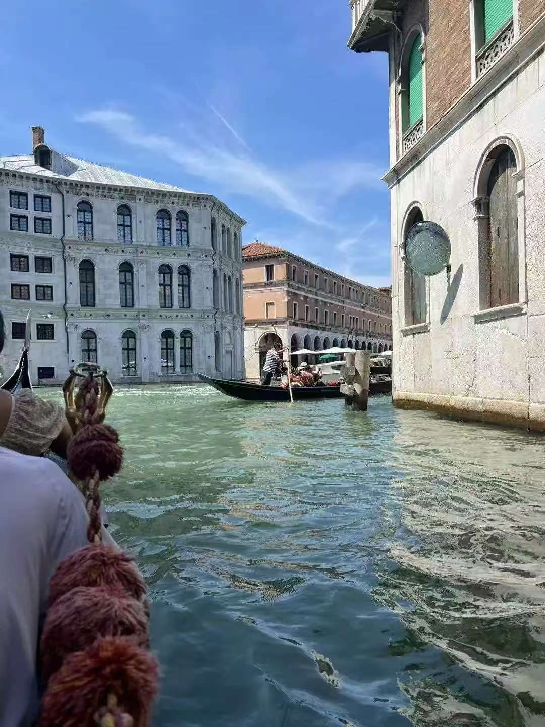 30581