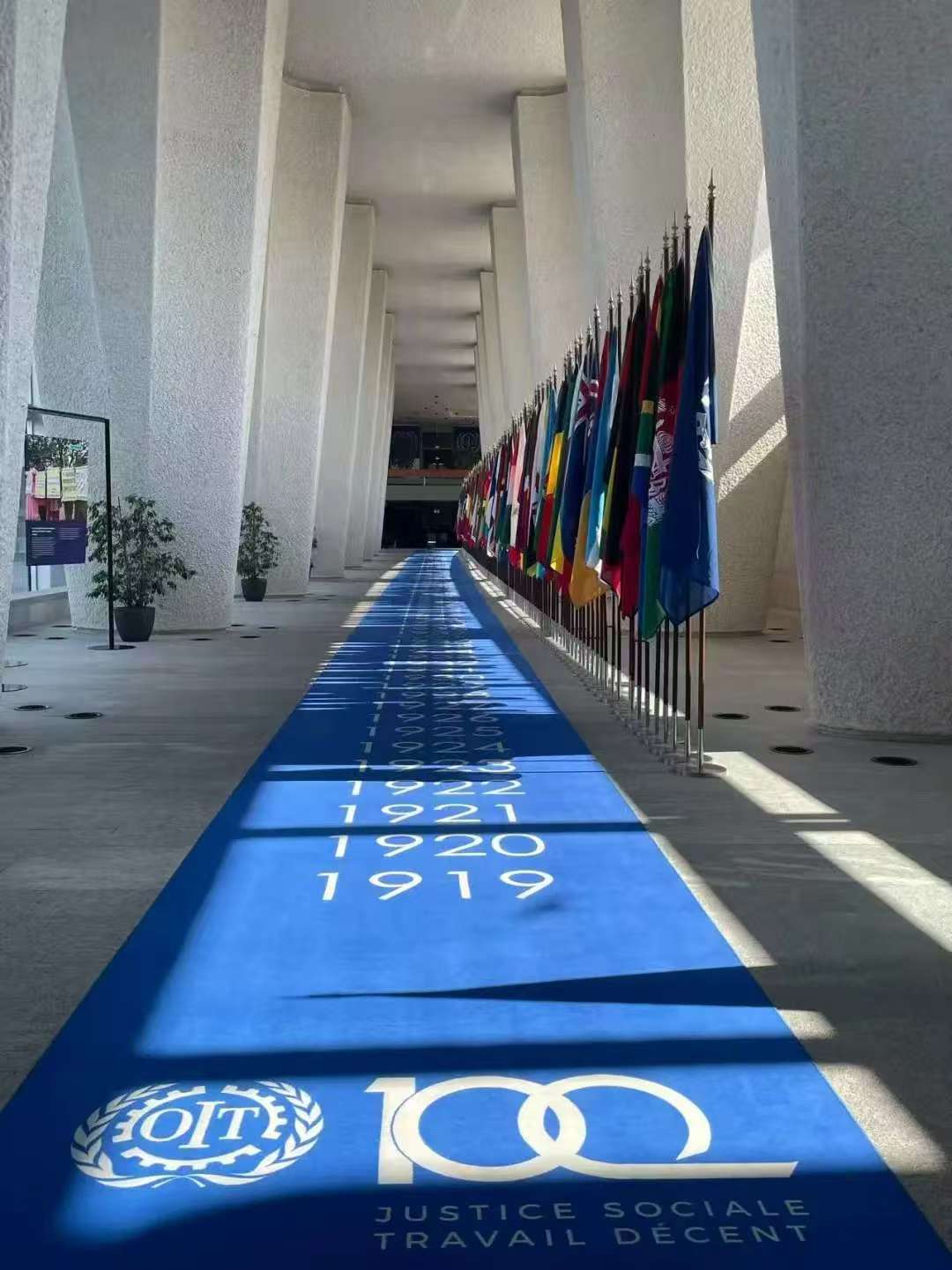 2042F